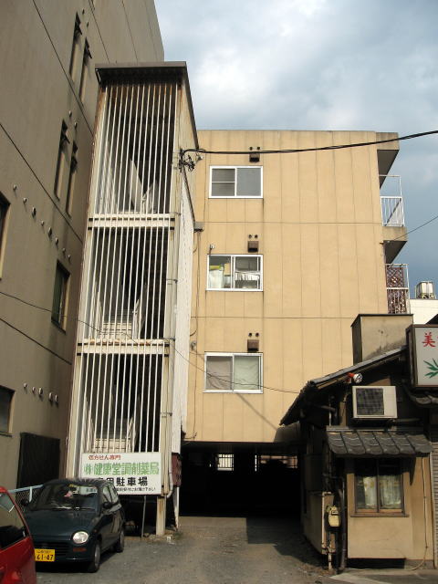 �R�����@�b�{�s�@�����@���݃A�p�[�g�@�QK�@�R�C�X���~