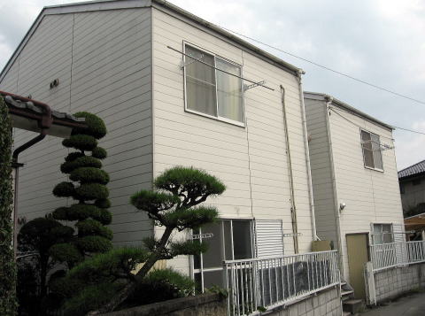 <TABLE border="1"><TBODY><TR><TD colspan="2">�b�{�s�ѓc�T����</TD></TR><TR><TD>�ƒ�</TD><TD>�R�R�C�O�O�O�~</TD></TR><TR><TD>�~��</TD><TD>�O�~</TD></TR><TR><TD>���</TD><TD>�R�O�C�O�O�O�~</TD></TR><TR><TD>�ƍ��ی�</TD><TD>�P�S�C�O�O�O�~</TD></TR><TR><TD>�ۏؗ�</TD><TD>�P�T�C�O�O�O�~</TD></TR><TR><TD>����萔��</TD><TD>�Ȃ�</TD></TR><TR><TD><FONT color="#ff0000"><B>��������p�X�Q�C�O�O�O�~���ԏ�ʓr�@�T�C�O�O�O�~