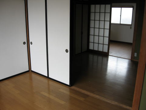 �R�����@�b�{�s�@�R�{���@���݃A�p�[�g�@�QDK�@�R�C�X���~