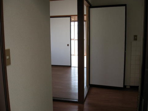 �R�����@�b�{�s�@�����@���݃A�p�[�g�@�QK�@�R�C�X���~